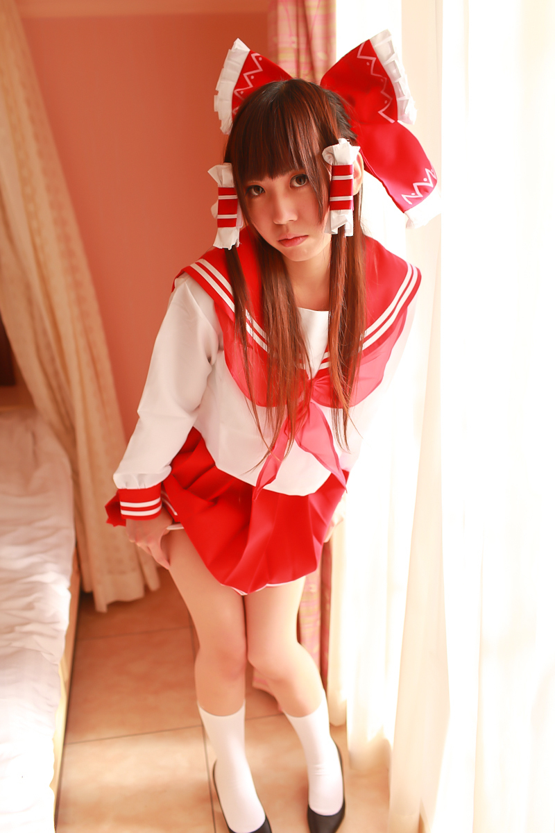 [Cosplay] Reimu Hakurei with dildo and toys - Touhou Project Cosplay
